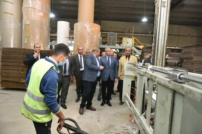 وزير الصناعة وزير العمل 